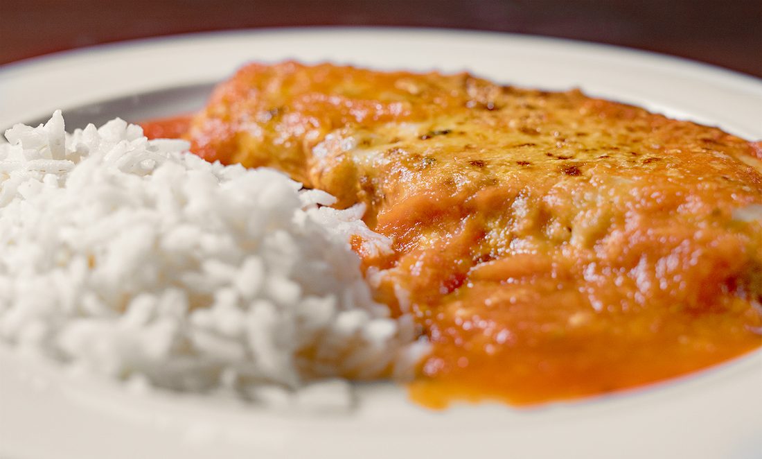 Filé ao molho com arroz